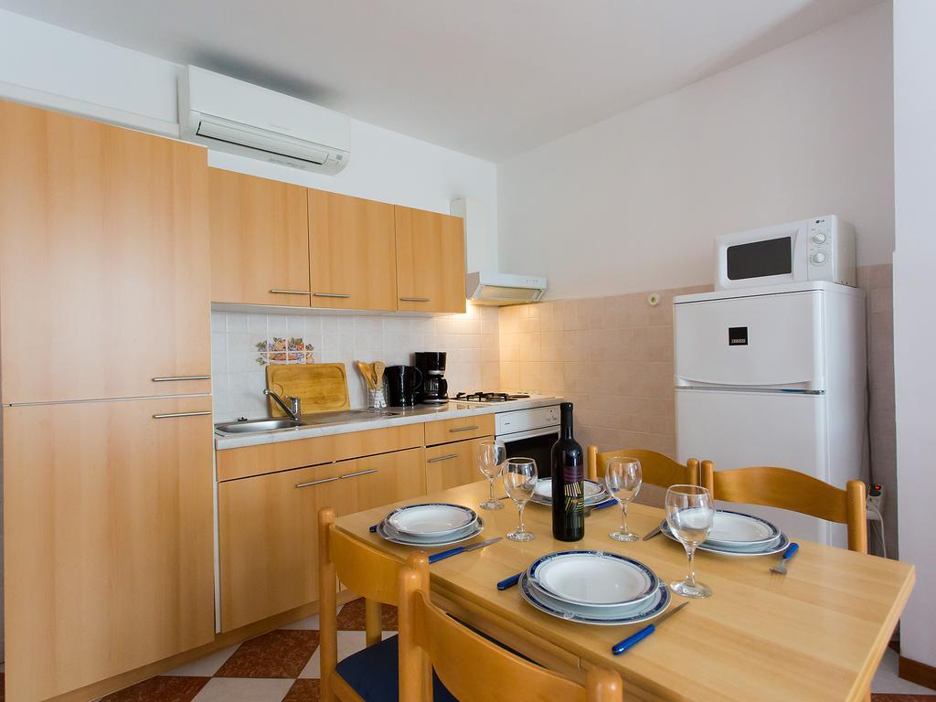 Apartments Ava Пореч Екстериор снимка
