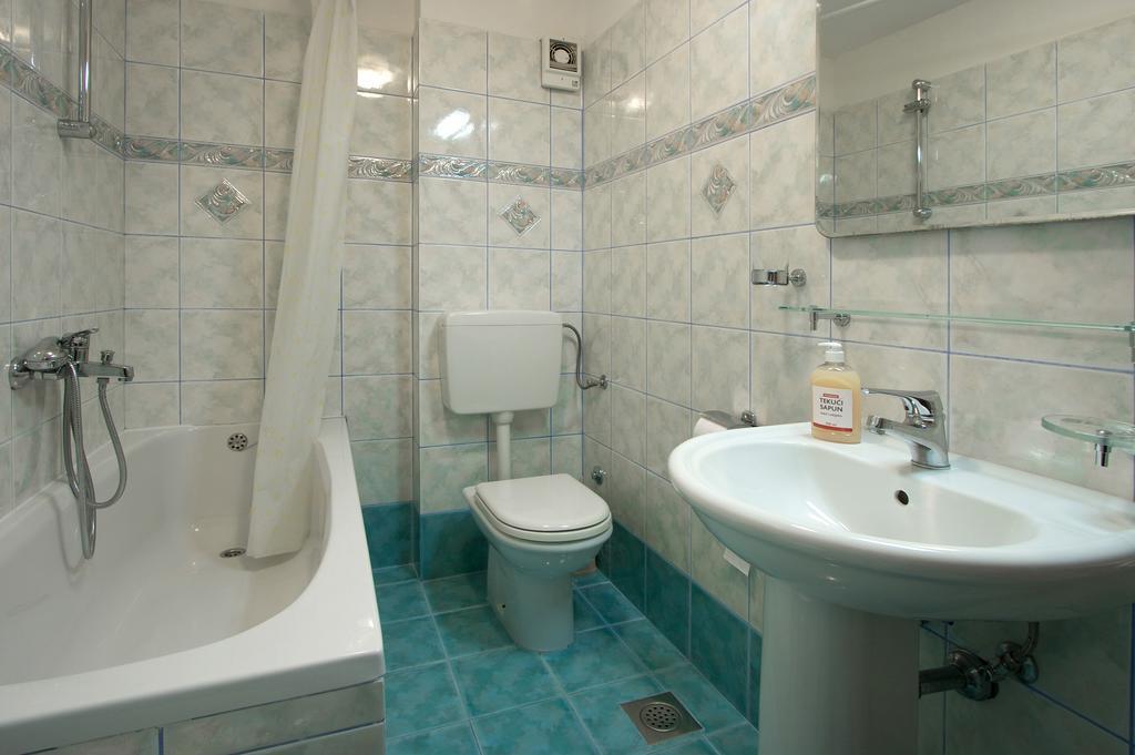 Apartments Ava Пореч Екстериор снимка