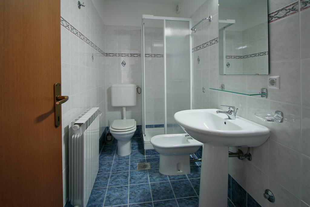Apartments Ava Пореч Екстериор снимка